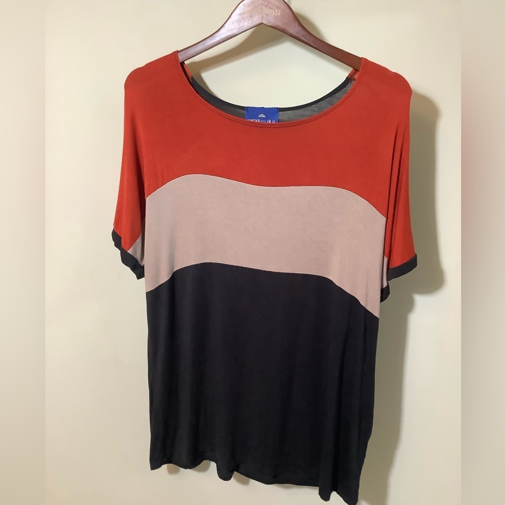 Simply Layla rust, taupe & black top short sleeve with button on sleeve 1X